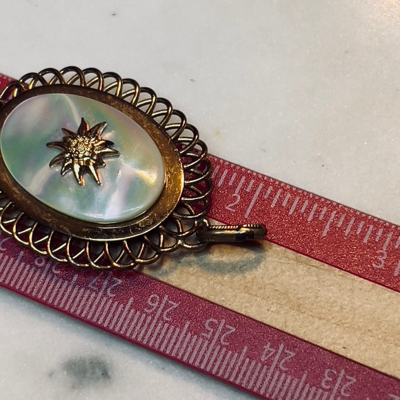 Vintage Victorian Mother Of Pearl Gold Tone Filigree Pendant - Picture 3 of 3